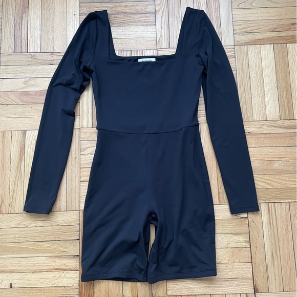 Aritzia Pants - Aritzia Babaton Squareneck Longsleeve Romper Size Medium